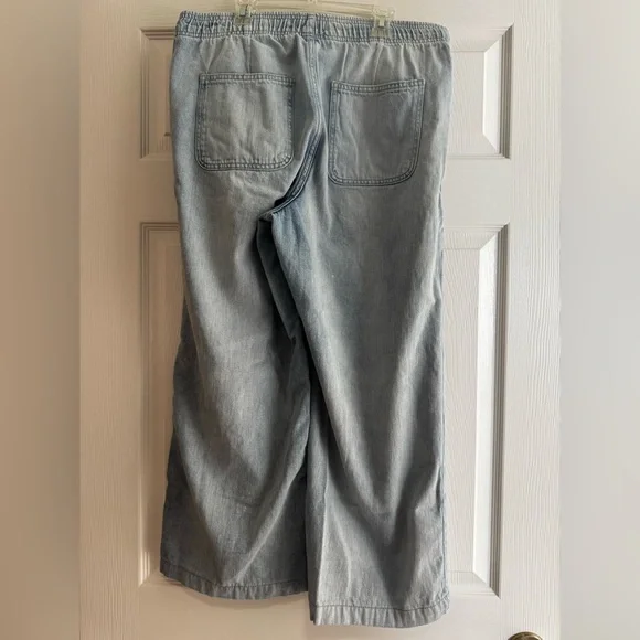 GAP Light Blue Women’s Denim Wide Leg High-Rise Pants. Size medium. - Picture 6 of 6